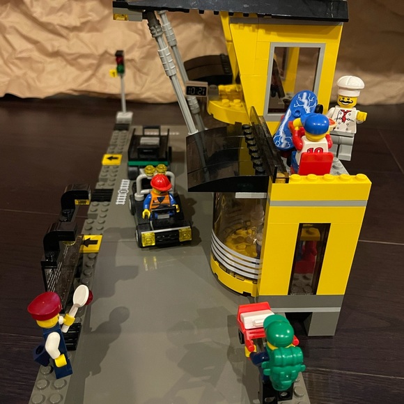 Lego City Grand Central Station (4513) - Picture 10 of 10